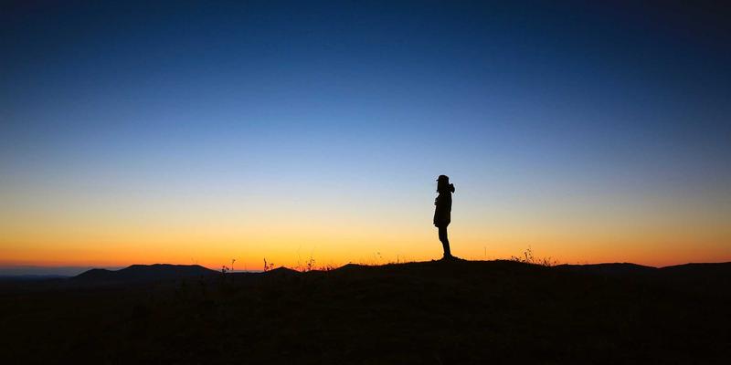 广西石材的艺术魅力：从桂林黑到岑溪红，看特色建筑石材如何铸就地标之魂
