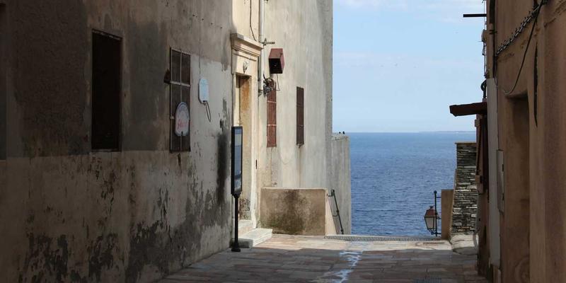 精工细作，艺匠传承：广西石材行业职业技能培训与人才队伍建设新路径